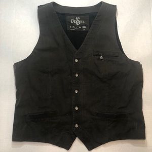 Decree Vest